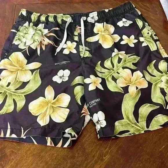 Floral pattern men’s swim shorts - Picture 1 of 2
